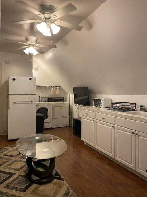Ferienwohnung Spacious & Private 2Nd Flr. Apt. Irmo Exterior foto